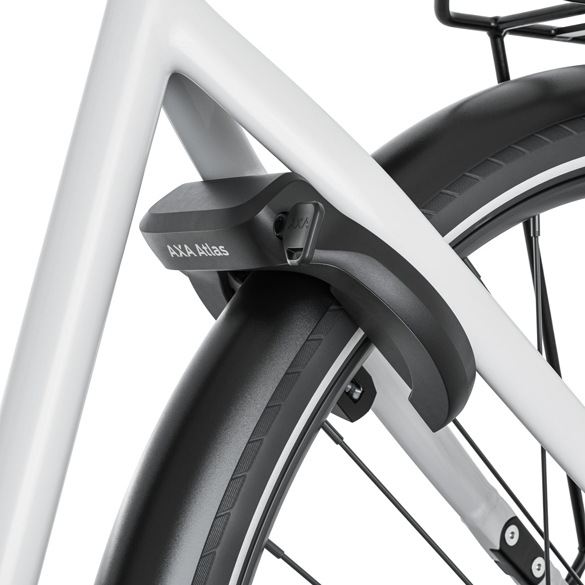 AXA Atlas zwart gemonteerd op een fiets; fiets niet inbegrepen