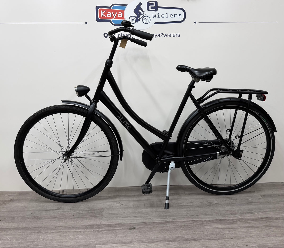 Tweedehands Altec omafiets zwart – linkerzijde