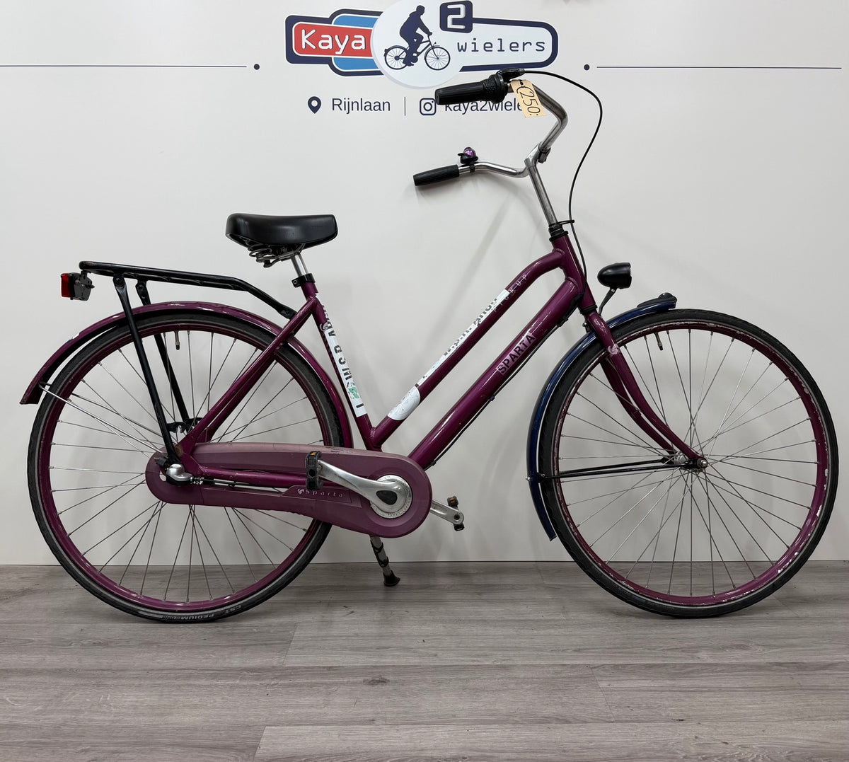 Tweedehands Sparta stadsfiets paars – rechterzijde